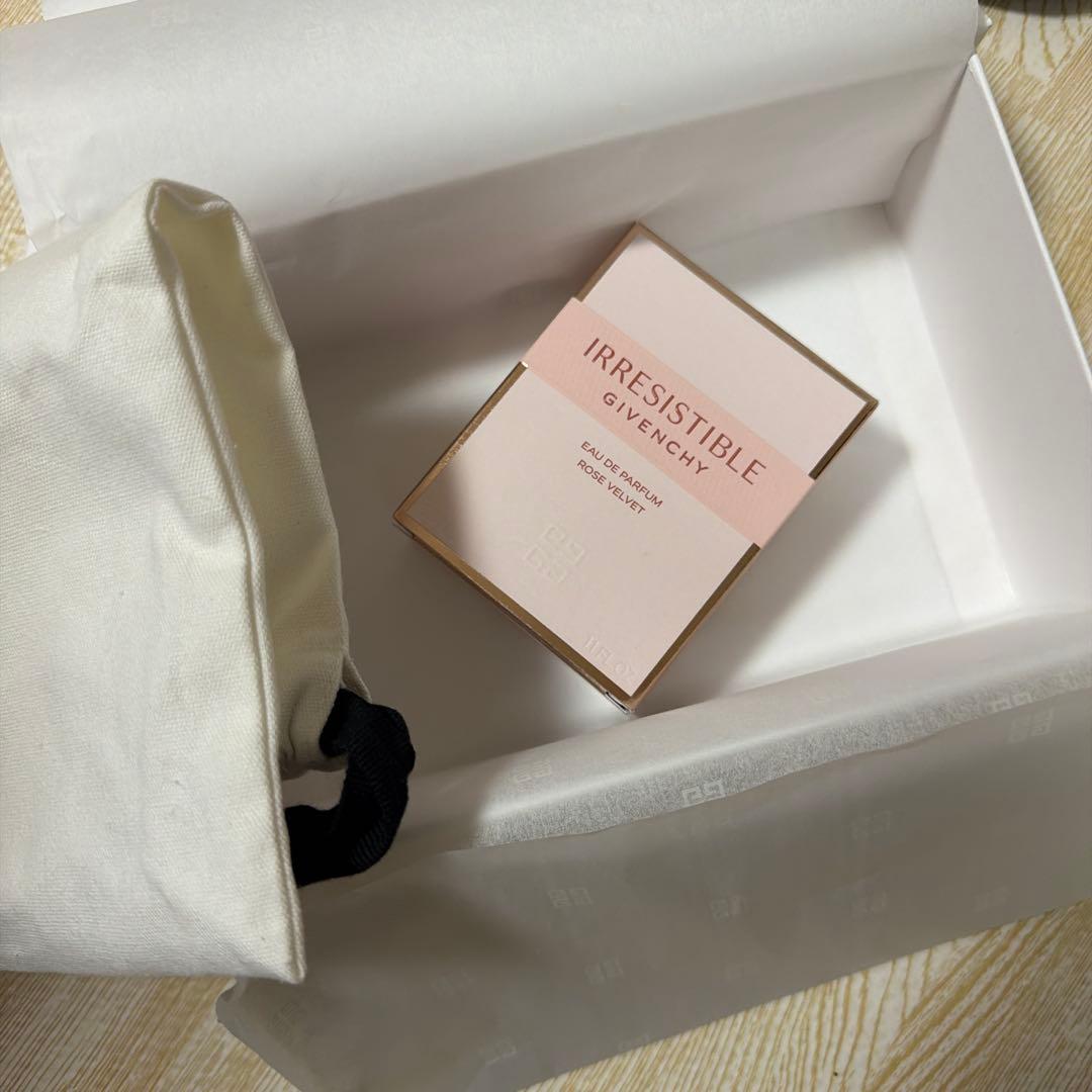 Givenchy Irresistible 香水 収納袋付き