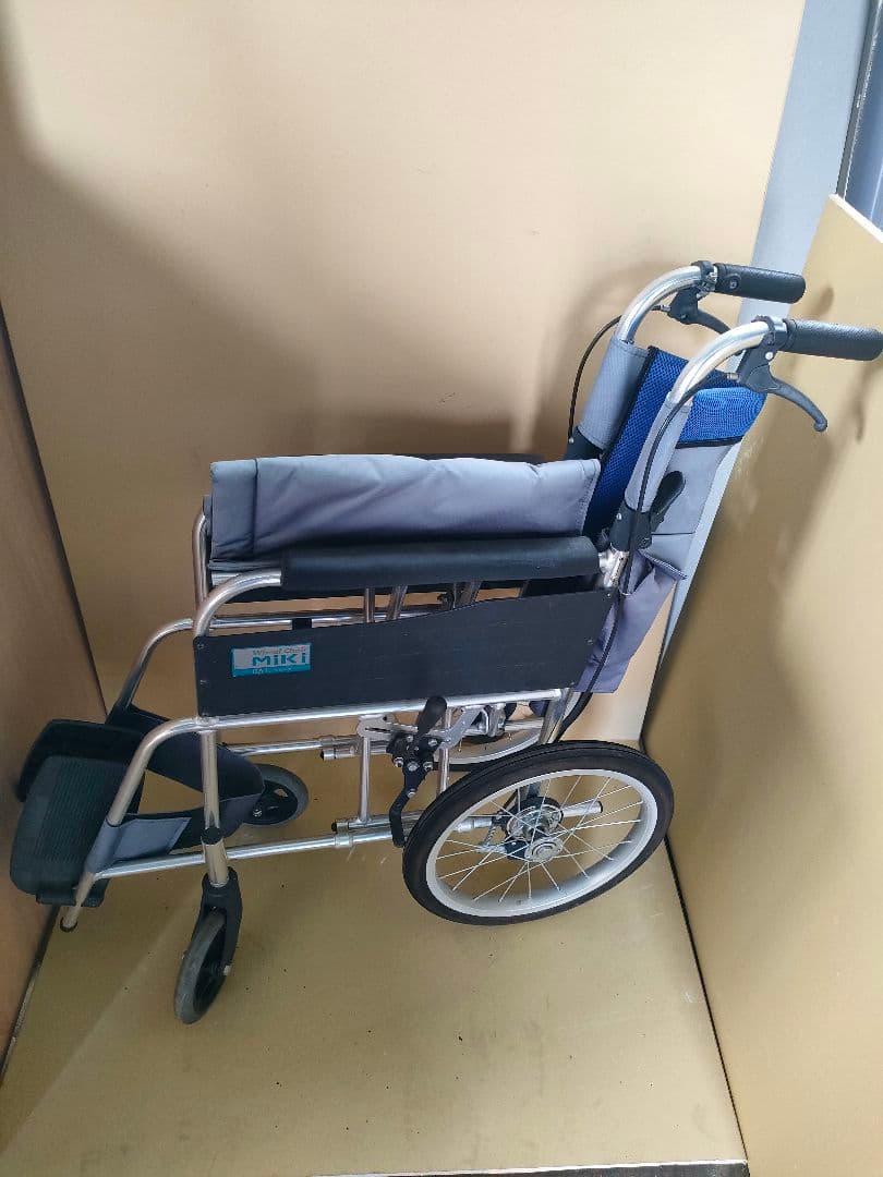 Miki　自走用　軽量　ノーパンクタイヤ　車椅子　BAL-2中古品 楽天市場】車椅子【MiKi／ミキ BAL-2 】 バル2 軽量 折り畳み 介助式