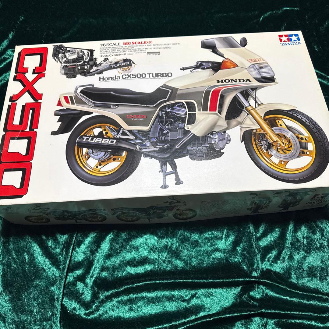 【未組立】　Honda CX500 TURBO 1/6 珍バイク・祝！再販決定】お前の身に何があった？製作途中で40年放置