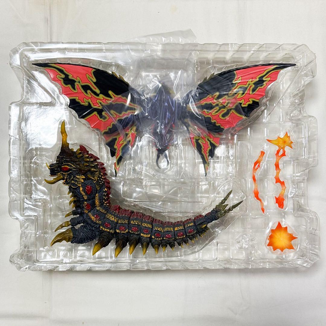 【中古・開封済】S.H.M バトラ（成虫）＆（幼虫） SP Color Ver. FIG]魂ウェブ商店限定 S.H.MonsterArts(モンスターアーツ) バトラ(成虫