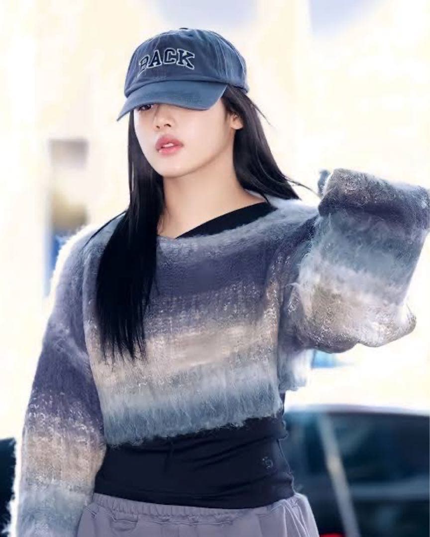 PERVERZE Gradient Stripe Top and Scarf - メルカリ