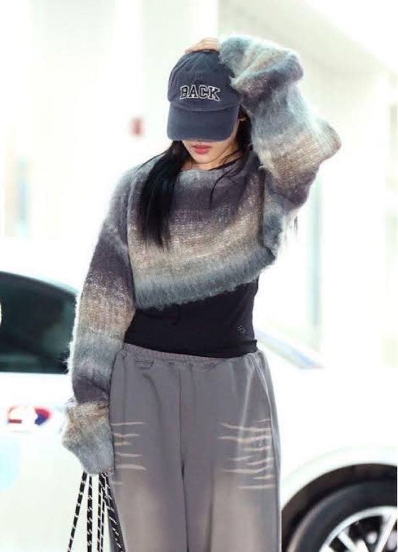 PERVERZE Gradient Stripe Top and Scarf - メルカリ