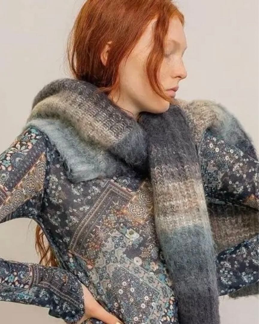 PERVERZE Gradient Stripe Top and Scarf - メルカリ