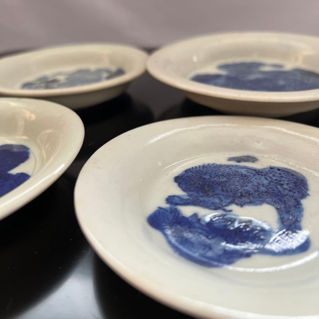 骨董、レトロな伊万里 印判、染付 獅子、唐獅子牡丹 陰刻 豆皿、皿 4枚