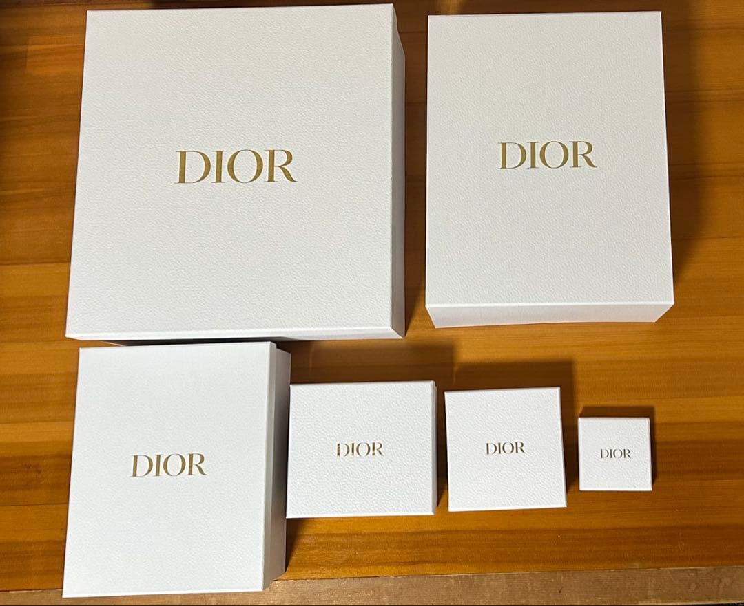 けん 【美品】ディオール　梱包セット (空箱 巾着 ショッパー リボン ) Dior 空箱 ショッパー リボン 三点セット - メルカリ