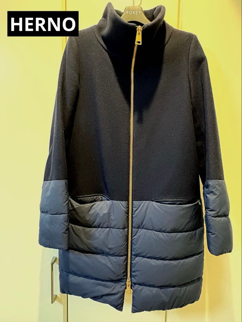 Herno ネイビー ダウン　40 ロゴプレート付　ヘルノ　ダウンコート