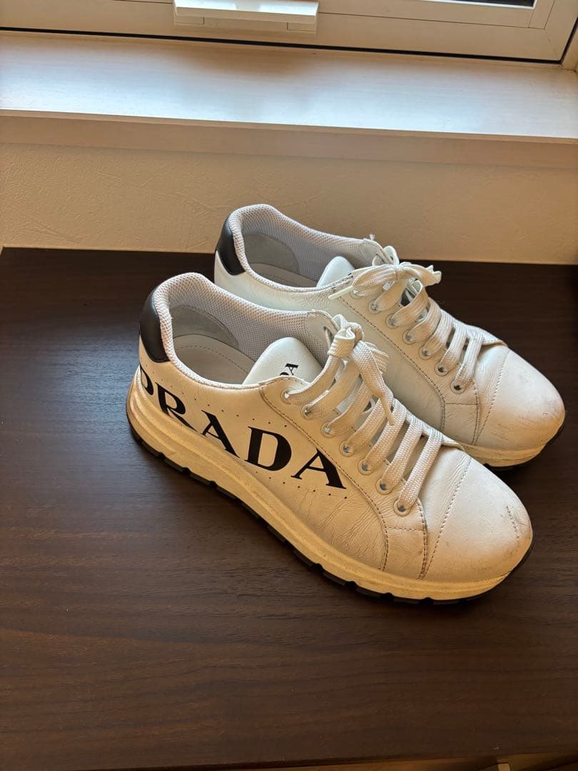 PRADA ホワイト スニーカー