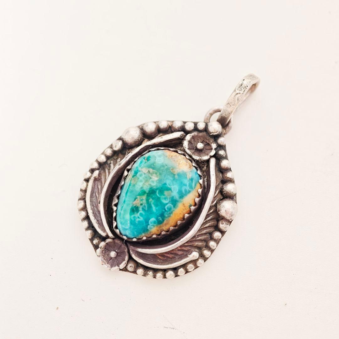 ターコイズ? シルバーペンダントインディアンジュエリー 925 SV