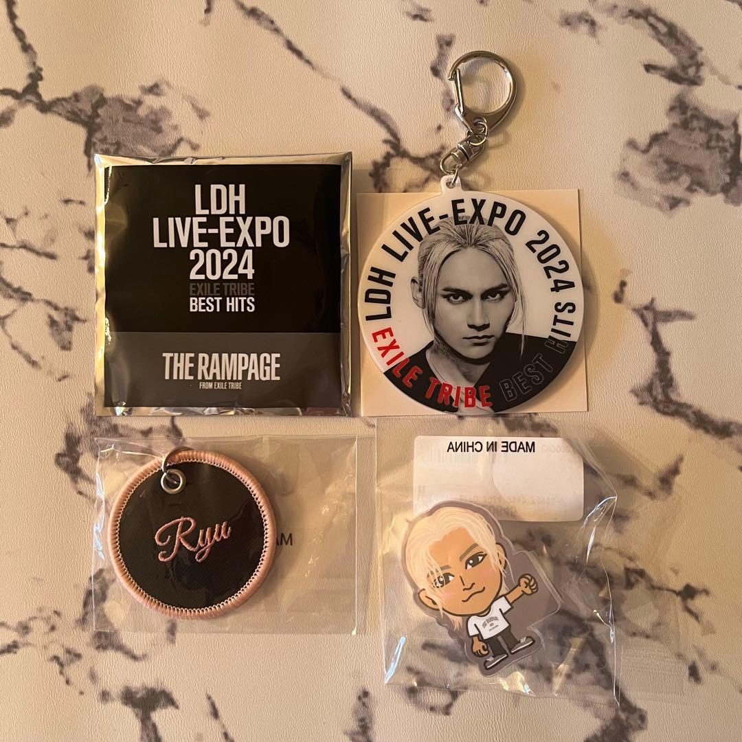 龍 アクリルキーホルダー・フラッグアクセサリー・刺繍ネーム