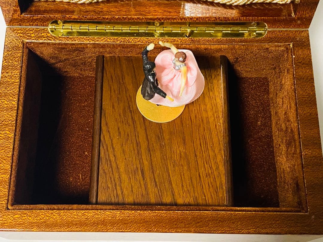 希少 】REUGE ダンシングカップルオルゴール付き ジュエリーボックス