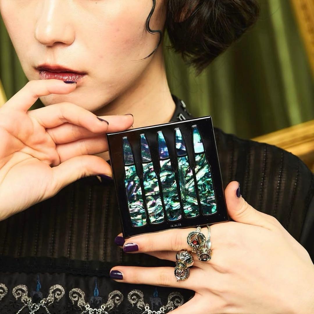 ハザマ hazama 弾願奏填のアイシャドウ BLACK