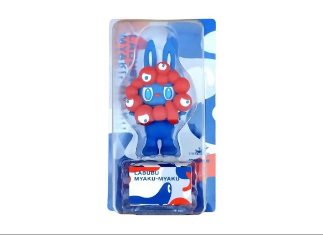 ラブブ×ミャクミャク ストラップ付き フィギュア - メルカリ