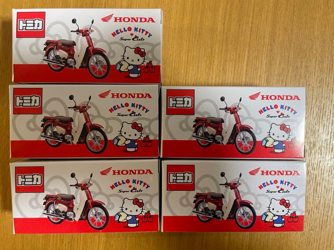 【新品未開封】トミカ スーパーカブ× HELLO KITTY ホンダ　キティ