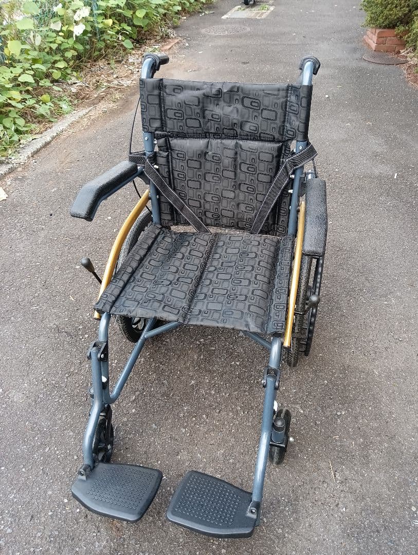 自走用車椅子 ・折りたたみ式ノーパンクタイヤ 軽量・車椅子