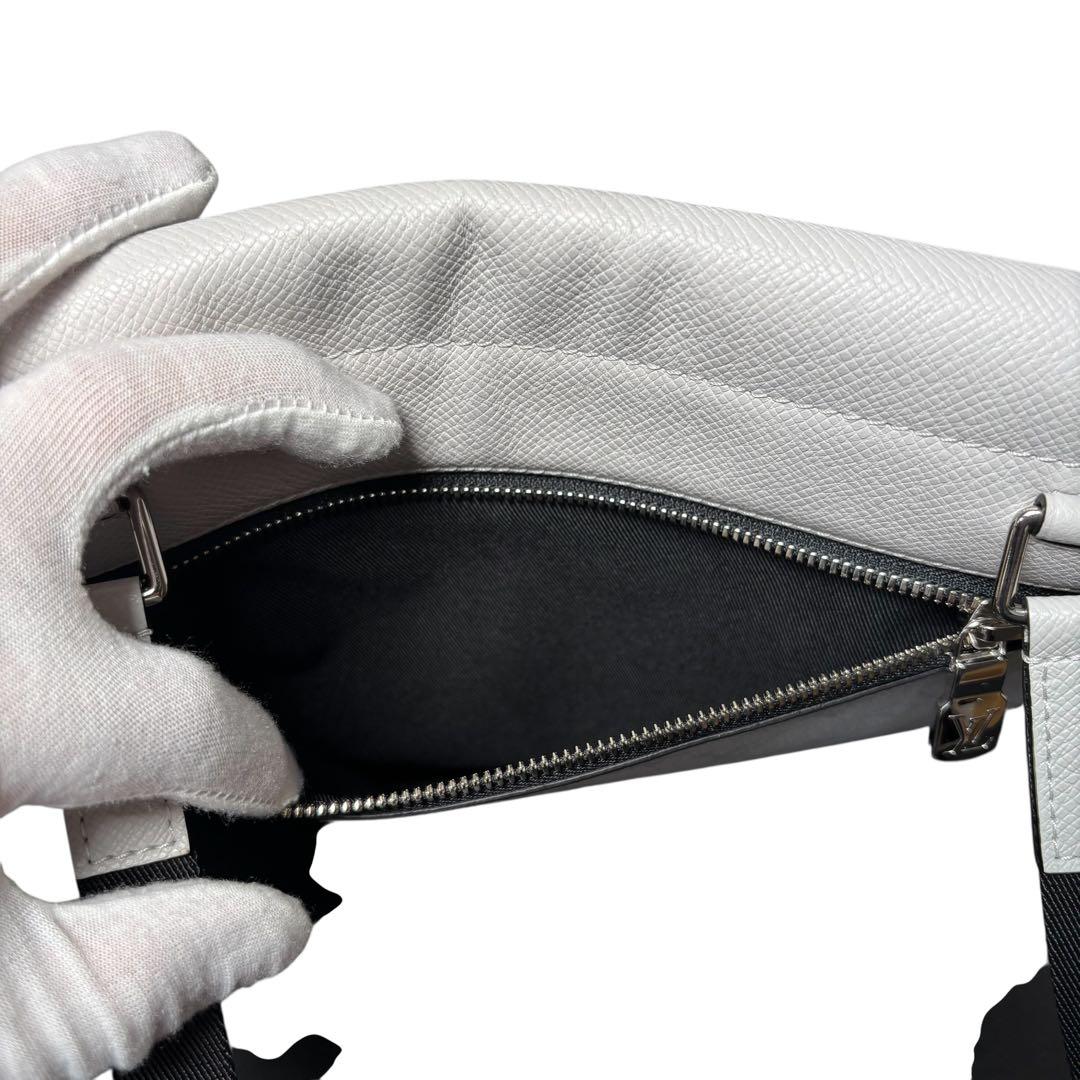 ルイヴィトン タイガラマ メッセンジャー M30411 - メルカリ