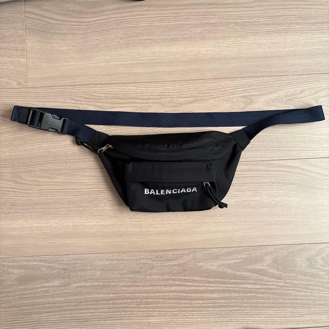 BALENCIAGA バレンシアガ　ボディバッグ