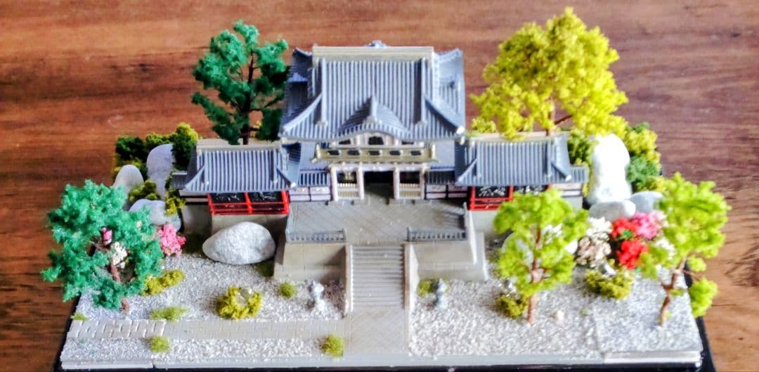 日光東照宮陽明門ケース付きジオラマ模型 Amazon | [完成品］日光東照宮 本殿・陽明門 ケース付き ミニ24サイズ
