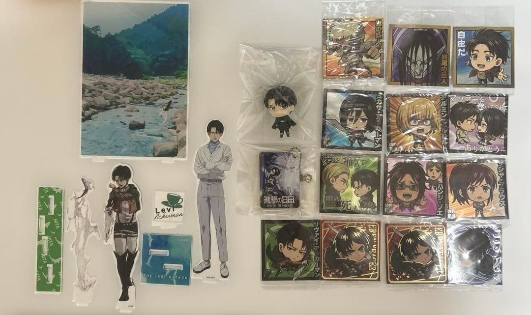 進撃の巨人 リヴァイ まとめ売り - メルカリ