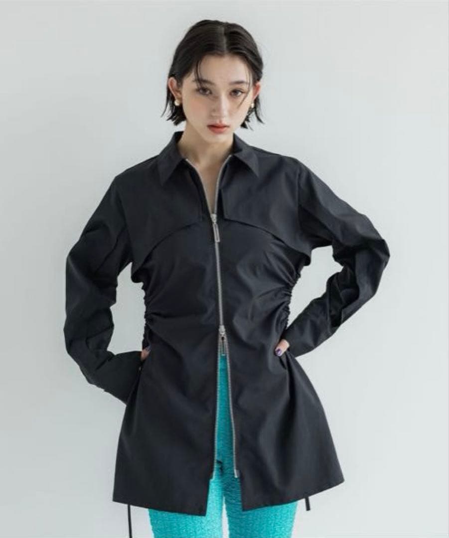 美品　ユナイテッドトウキョウ　サイドギャザージップシャツ