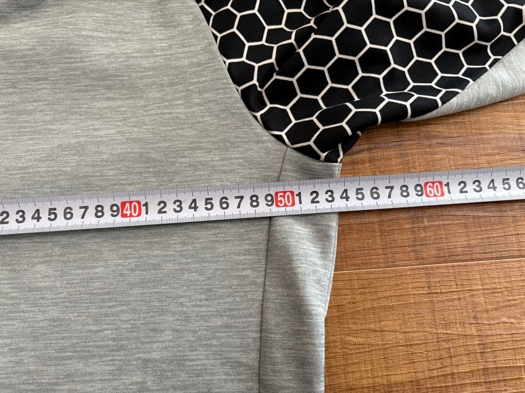 デサントゴルフ ダンボールニット ハニカムパターン袖 フード付き