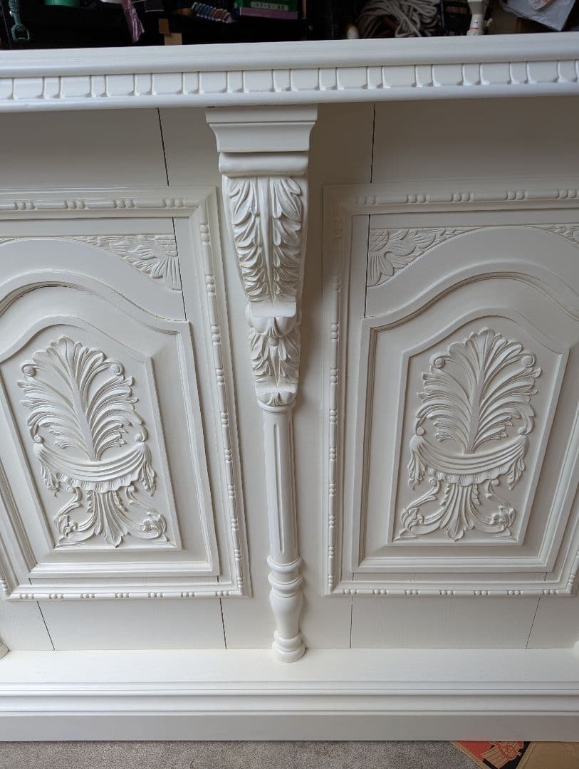 西欧彫刻　カウンターテーブル　ホワイト装飾