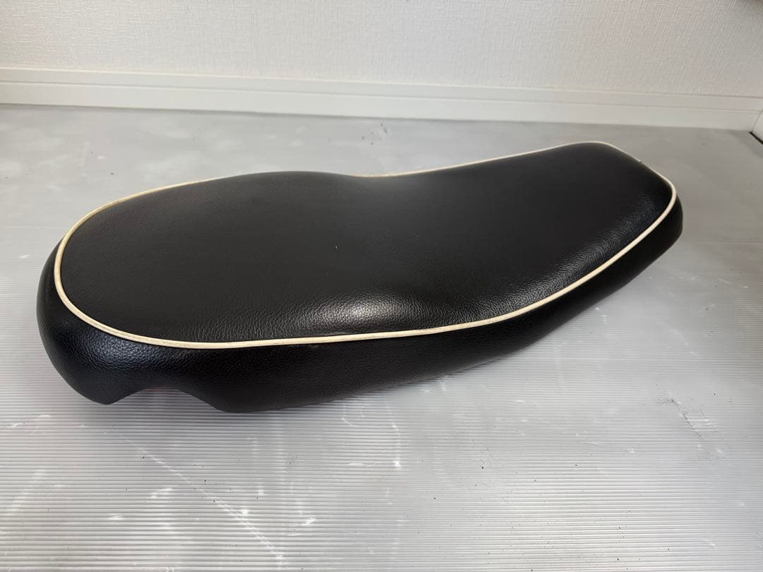 ヤマハ　SR400 SR500 ペイトンプレイス ローダウンシート　表面破れ無し