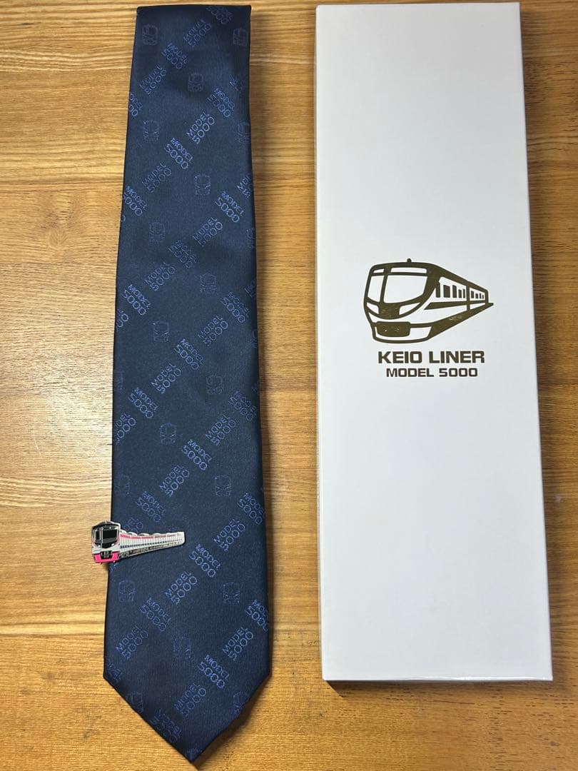 京王電鉄】京王ライナー ネクタイ ネクタイピン オマケ付き♪ - メルカリ