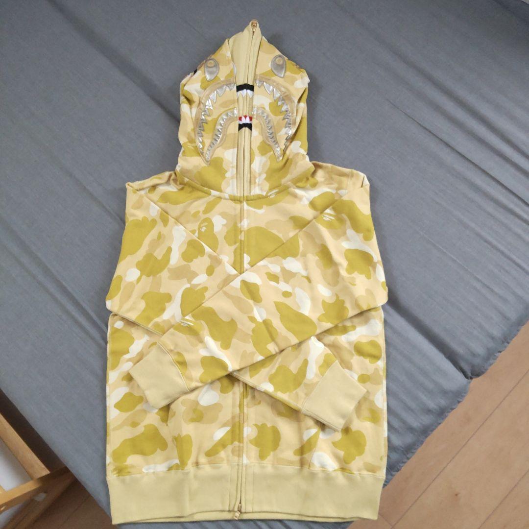 A BATHING APE アベイシングエイプ　シャークパーカー