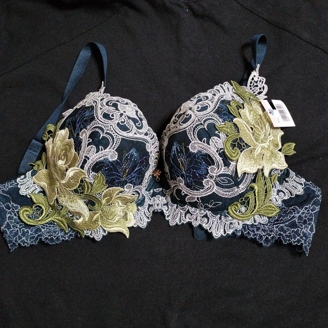 新品　ワコール サルート ブラジャー BTJ482 　82シリーズ