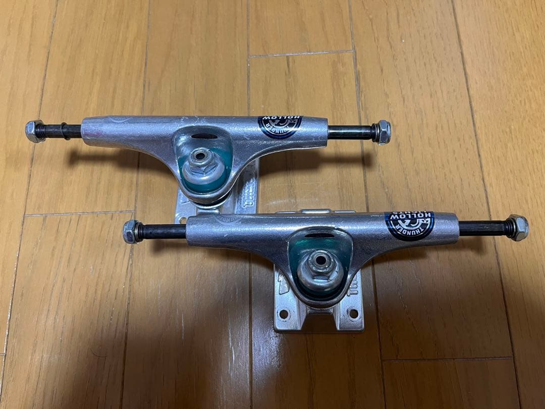 サンダートラック 147THUNDER LIGHTS スケートボード　スケボー