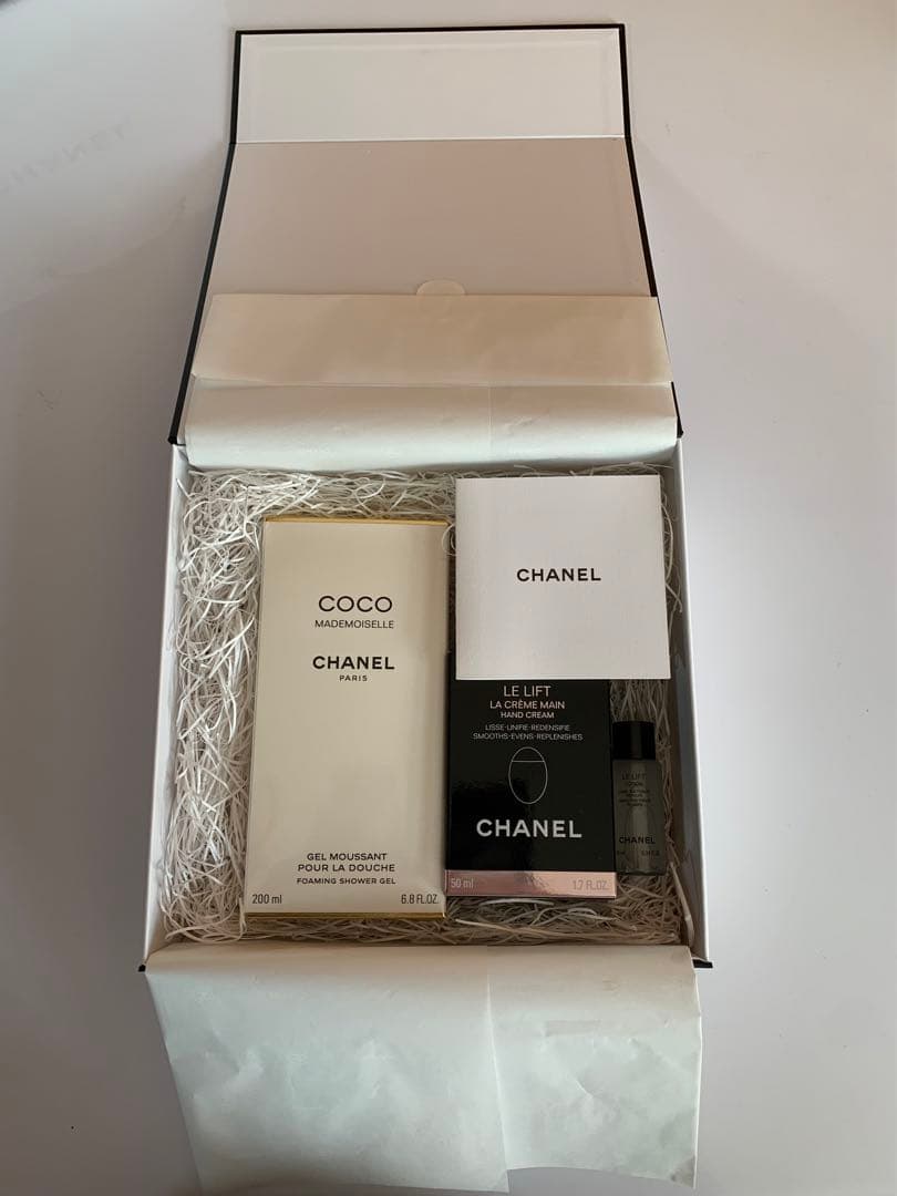 【新品未使用送料込み】シャネル ハンドクリーム50ml➕シャワージェル200ml