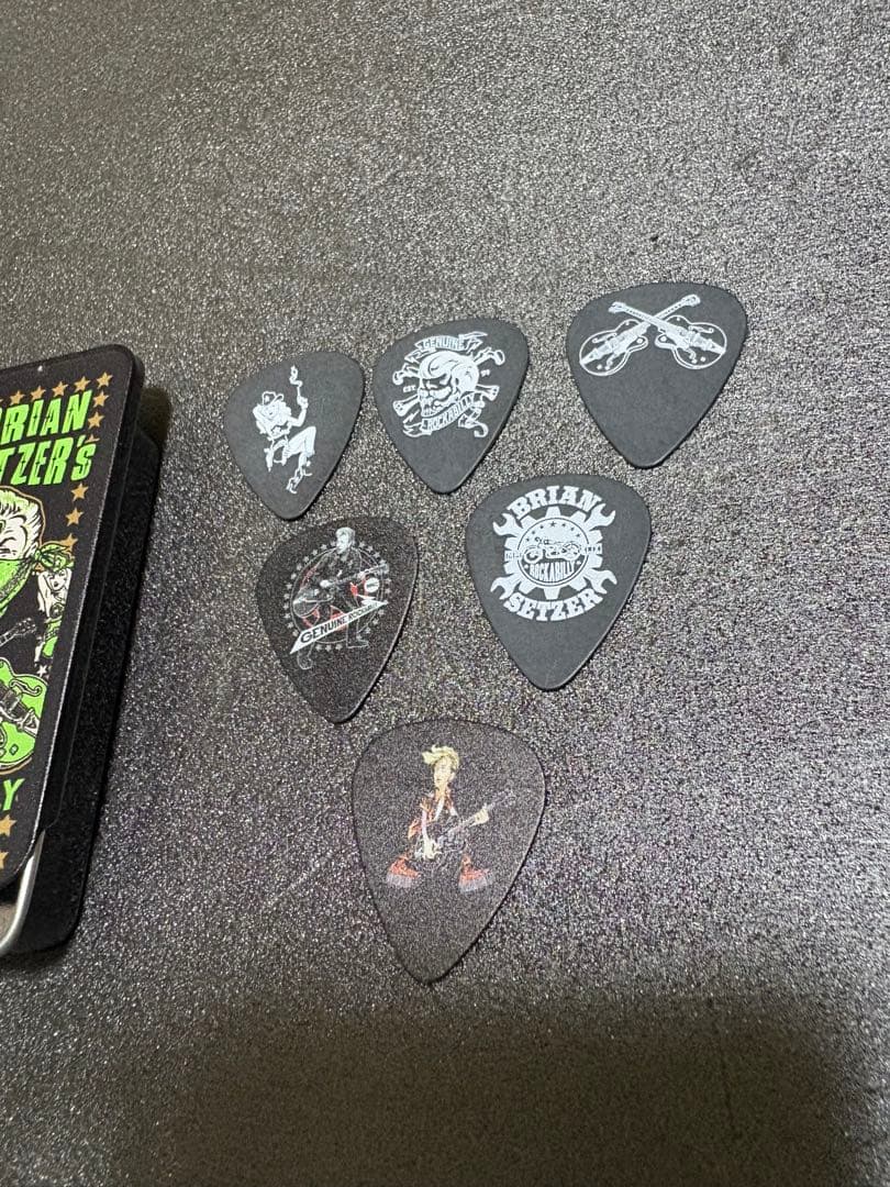 新品】ブライアン・セッツァー TシャツMとギターピック6枚入り缶 1