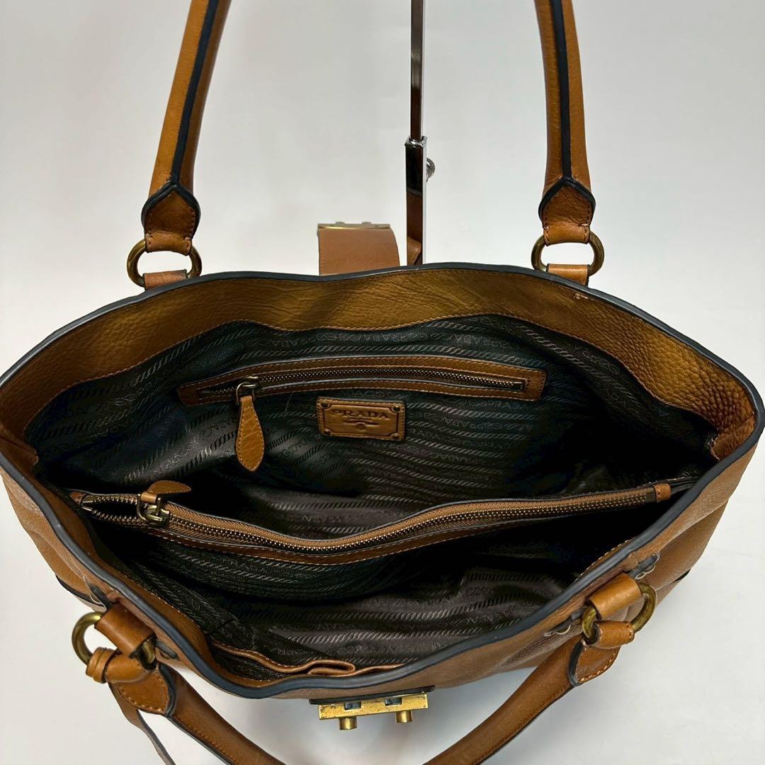 u85【美品】プラダ ロゴ金具 レザー クロシェット ハンドバッグ トート