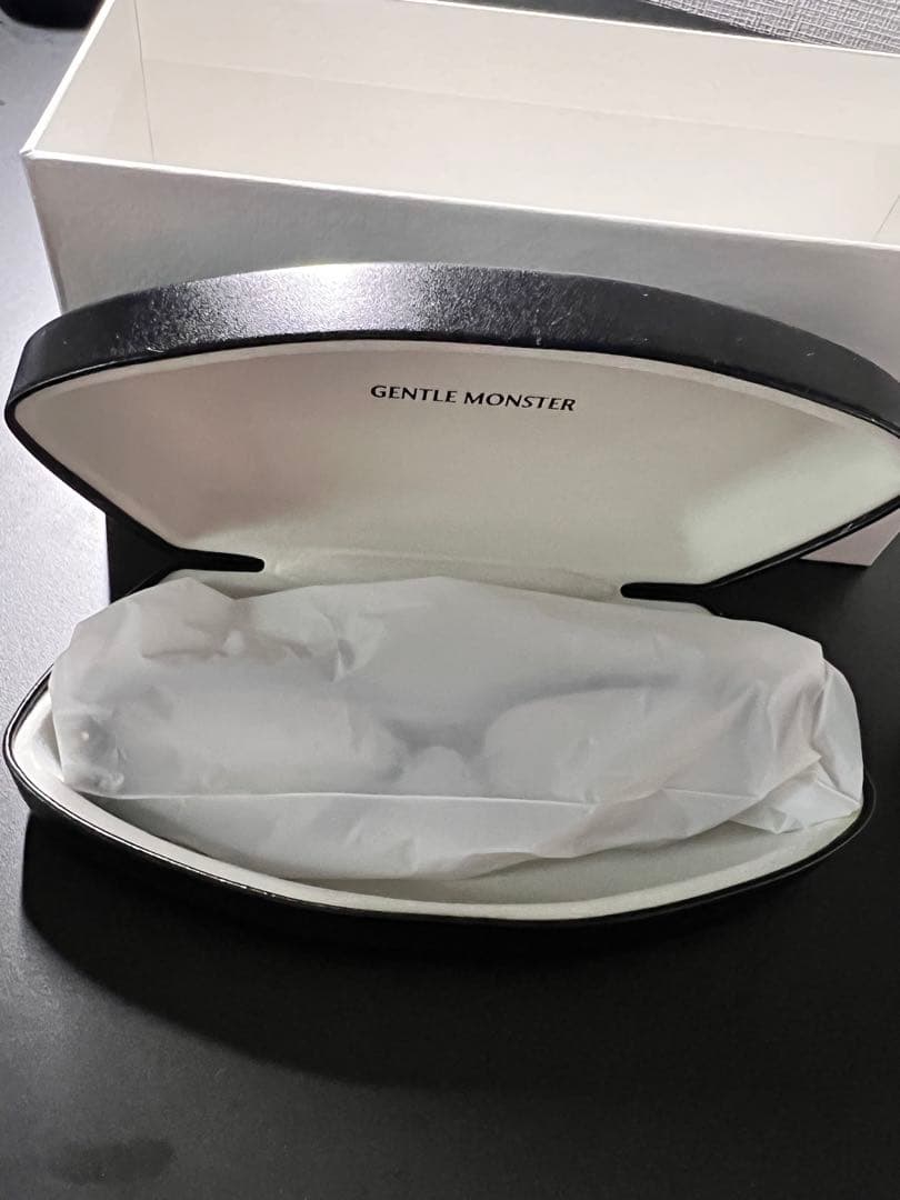 超美品】Gentle Monster Slyk 01調光レンズ ※限界値です - メルカリ