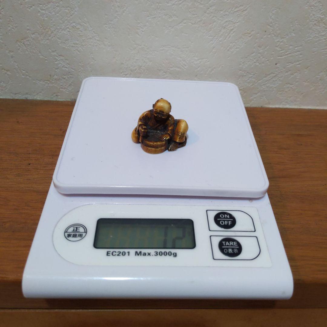 時代提げ物 人物根付 天然素材 【桶職人】高さ約2.7cm重さ約12g