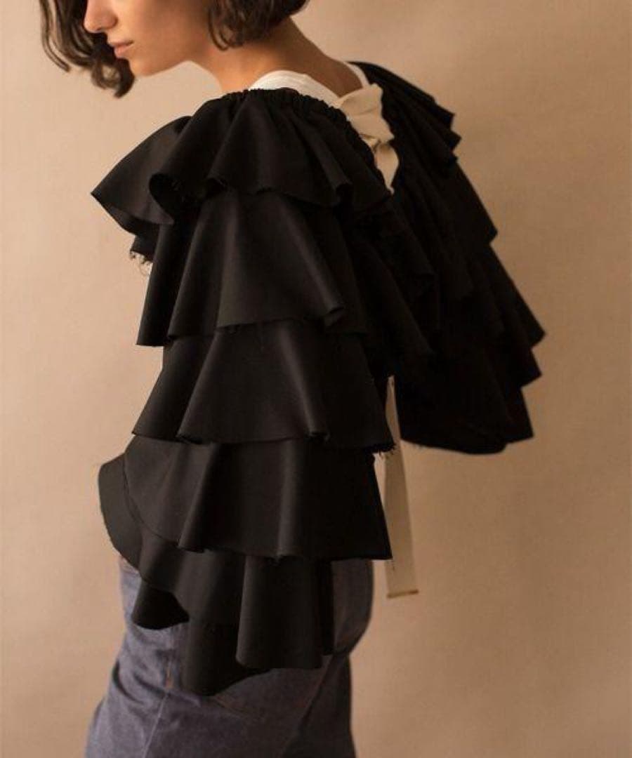 フリルデザイン レースアップ トップス 黒