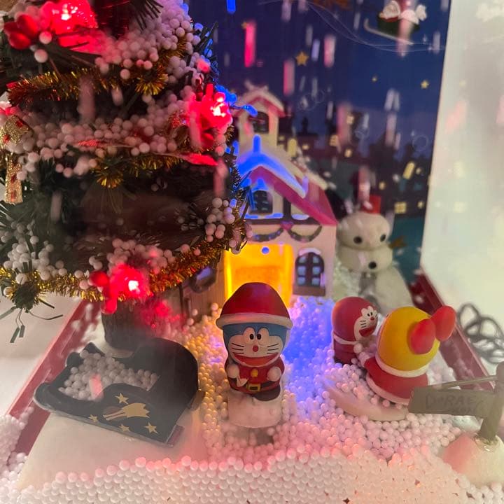 最終値引】ドラえもん 雪ふるクリスマスツリー スノードーム - メルカリ