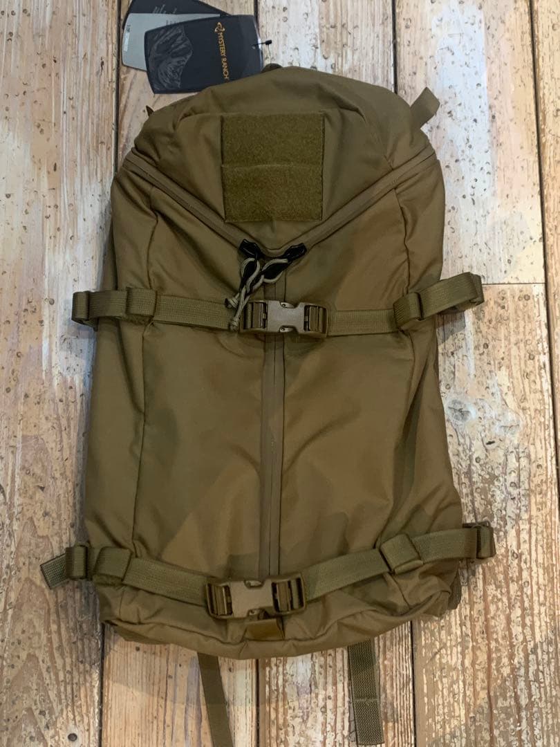 ミステリーランチ　ヒッチハイカー　コヨーテ