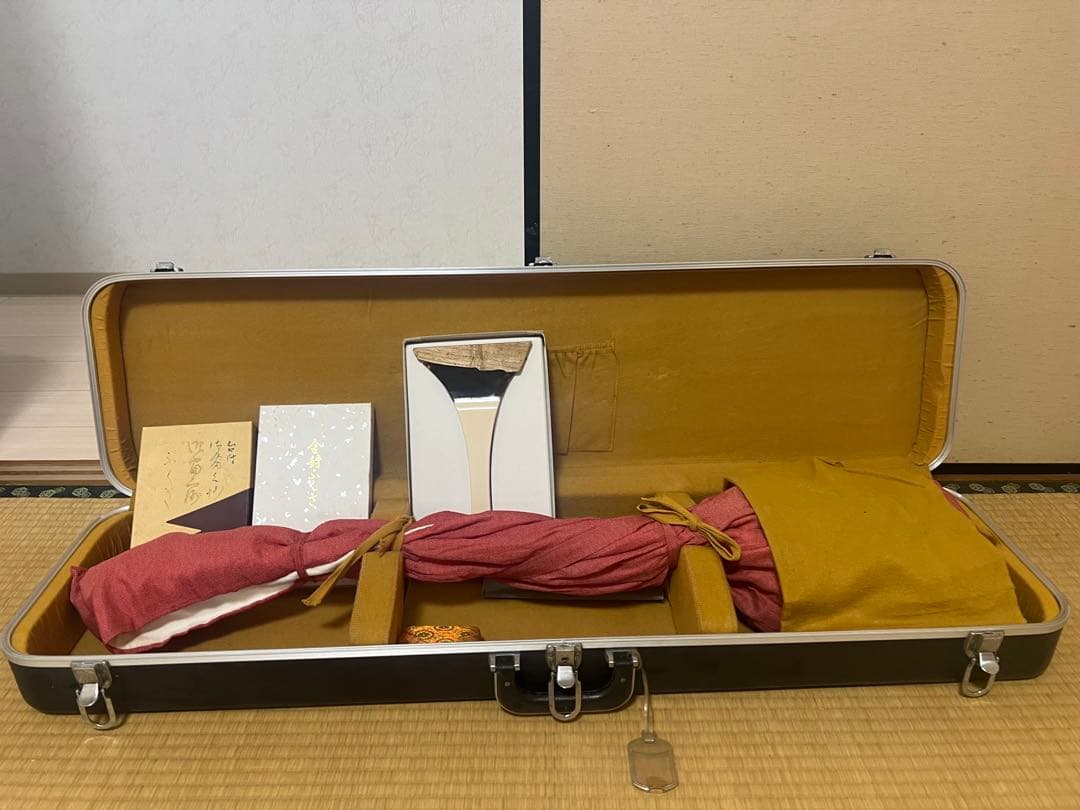 希少　白紅木　地歌用三弦　黒檀糸巻き　天然素材撥　ハードケース付き 楽天市場】津軽用 / 地唄用・長唄用・民謡用【 三つ折れケース premium