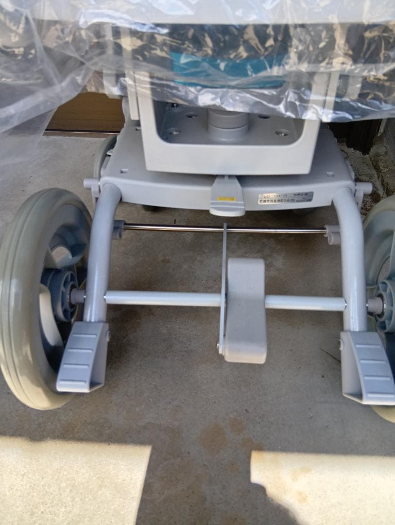 入浴用車椅子 座椅子回転機能・アームレスト付き