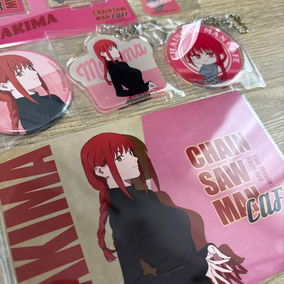 チェンソーマン カフェ マキマ 8点セット 缶バッジ アクリルスタンド