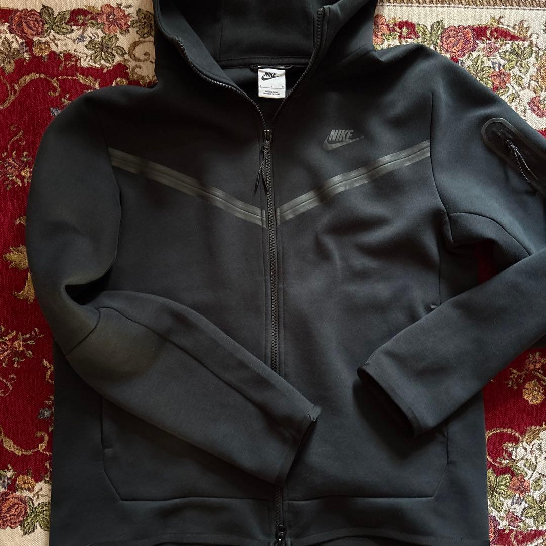 NIKE テックフリース 廃盤品 24時間以内 発送可能