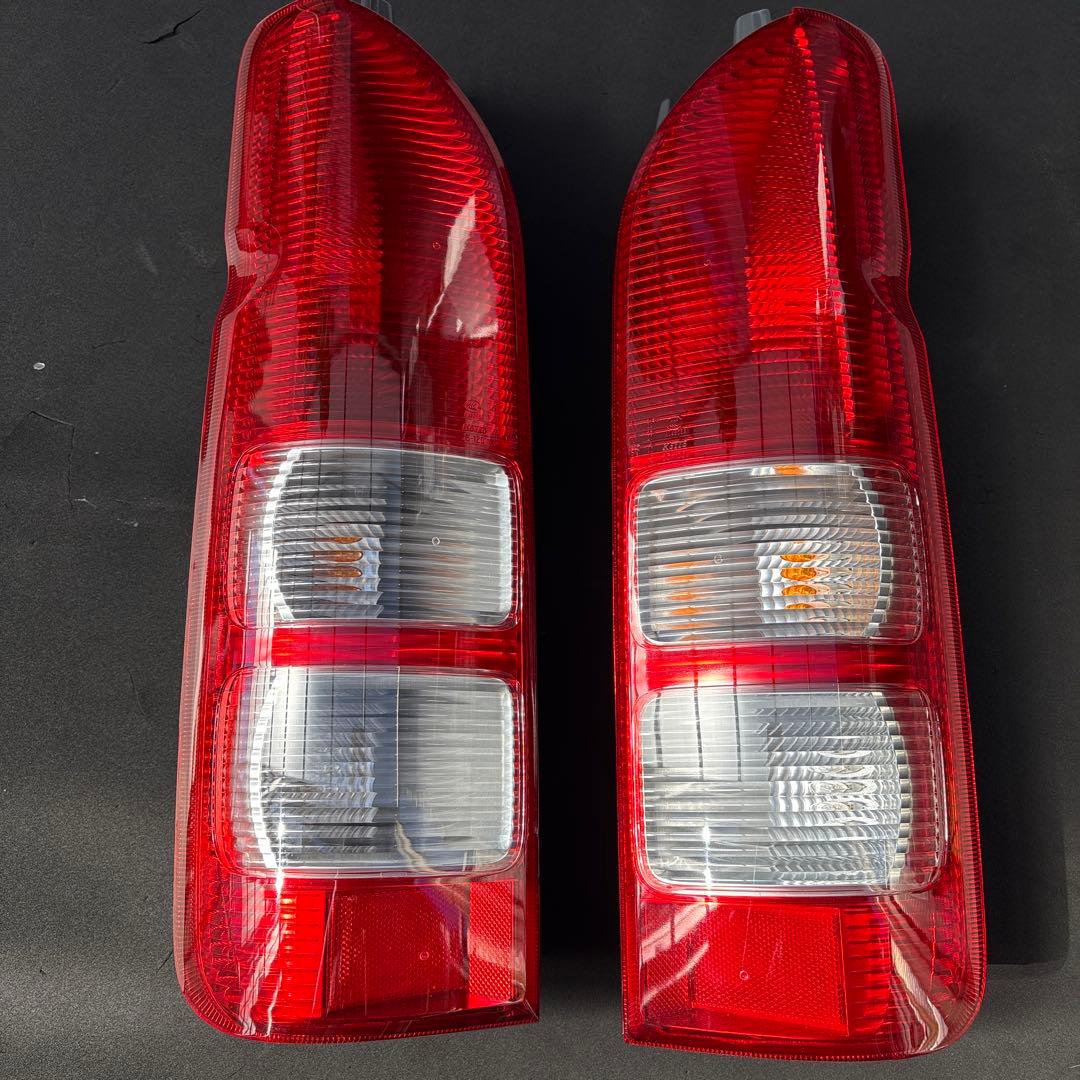 ハイエース200系 テールランプ