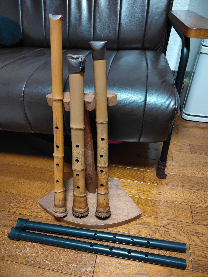 和 尺八 竹製 銘有 楽器 縦笛 木製台座 オブジェ 虚無僧