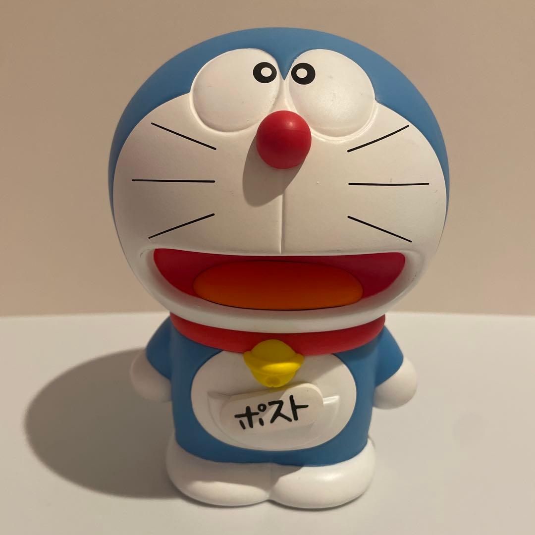 限定品 2020年 代用シールでポストになった ドラえもん 貯金箱