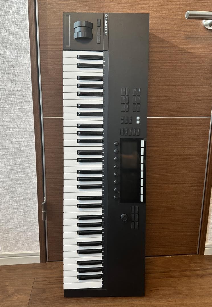 KOMPLETE KONTROL S61 MIDIキーボード