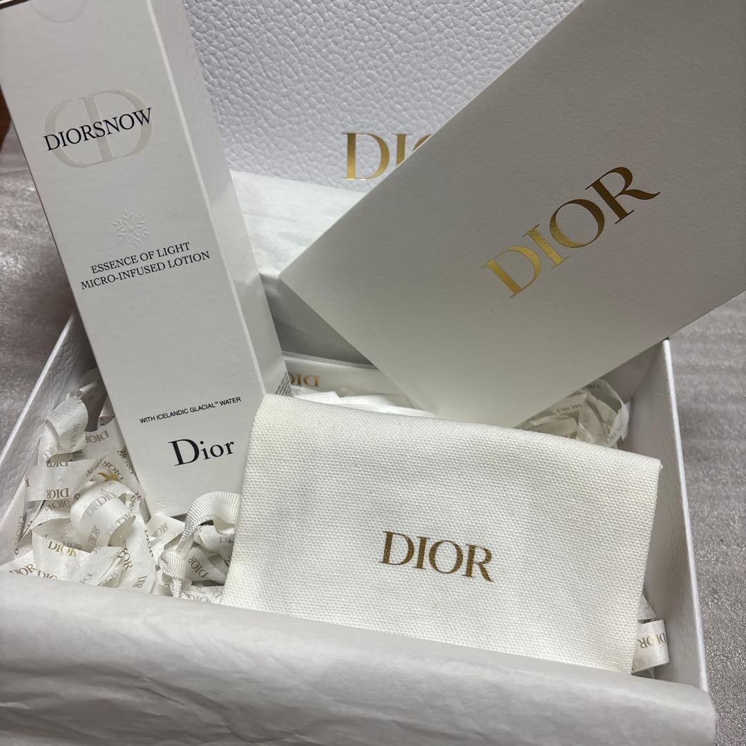 ディオール スノーエッセンス オブ ライト マイクロ ローション 175ml ピュアな光を灯し、雪のような透明感へディオール スノーから薬用
