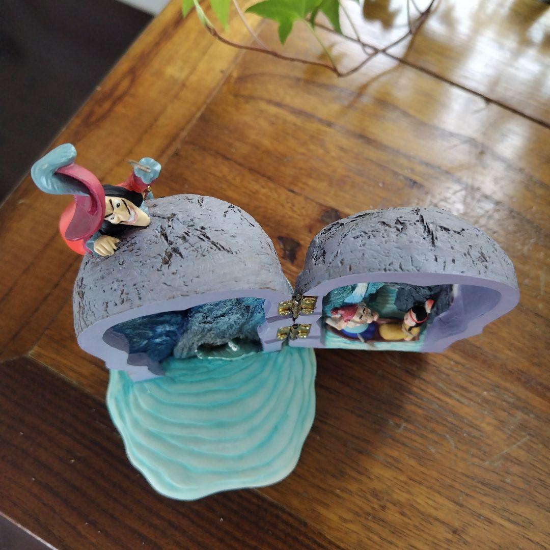 極美品！ディズニー NEVERLAND ピーターパンとフック船長 ドクロ置物
