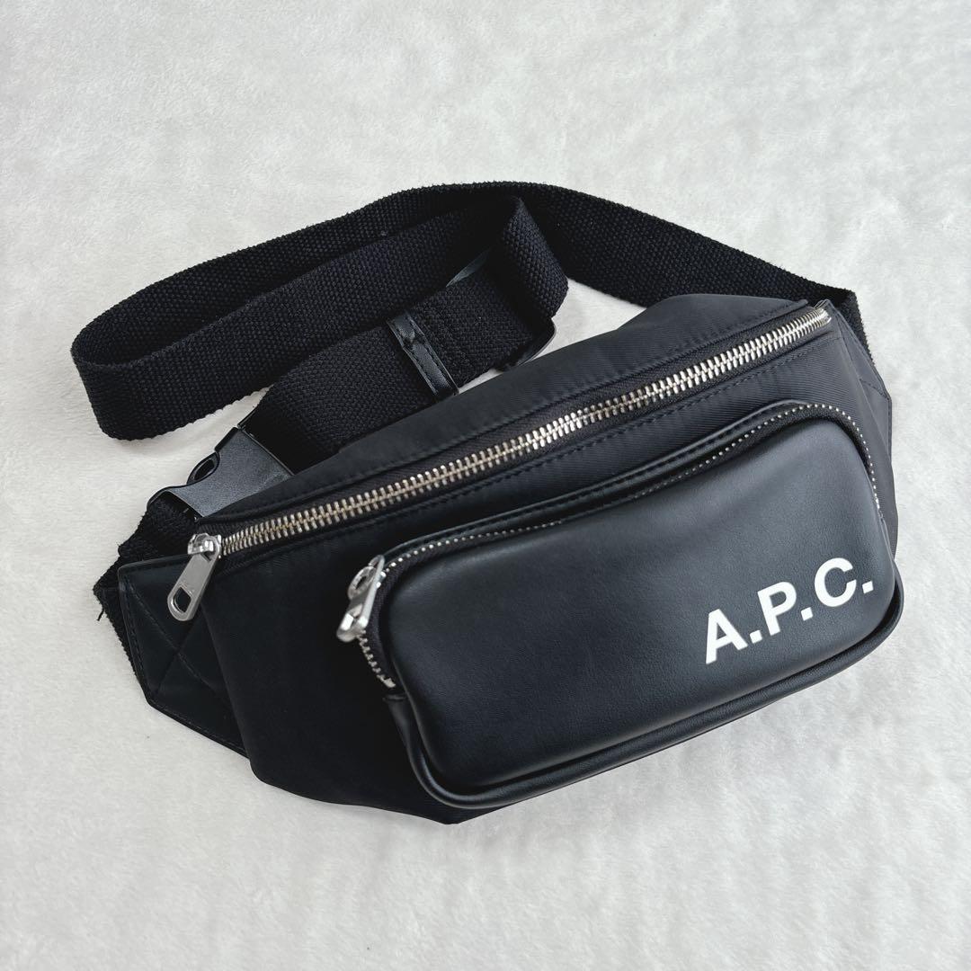 【美品】アーペーセー　A.P.C. Camden ショルダーバッグ　黒 A.P.C.（アーペーセー） ショルダーバッグ CROSSBODY BAG BACKSTAGE