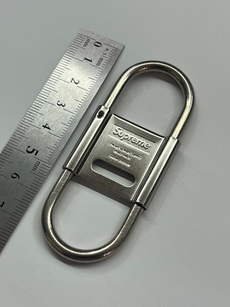 supreme カラビナ シルバー - メルカリ